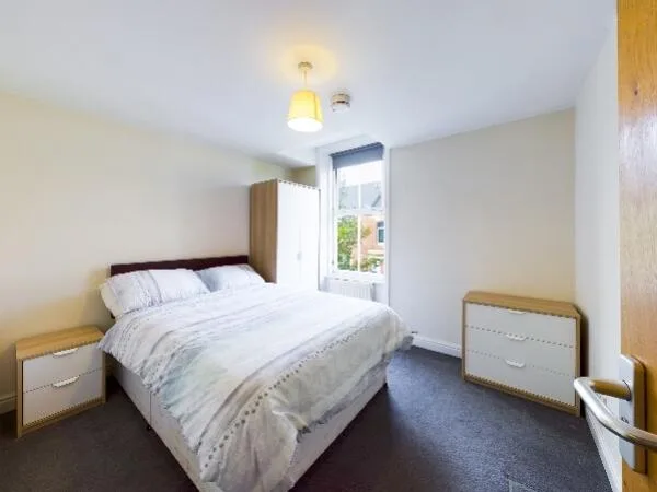 5 bedroom flat for rent