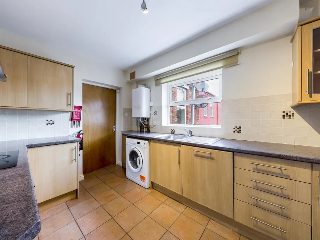 5 bedroom flat for rent