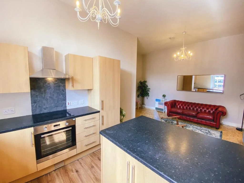 5 bedroom flat for rent