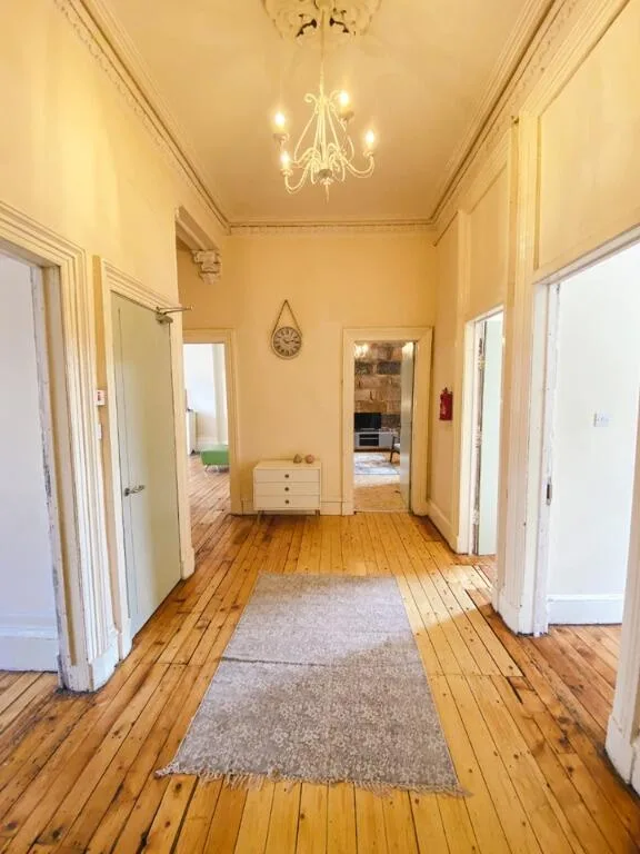 5 bedroom flat for rent