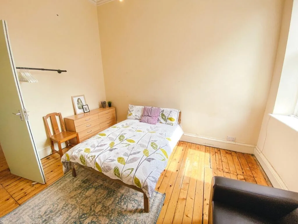 5 bedroom flat for rent