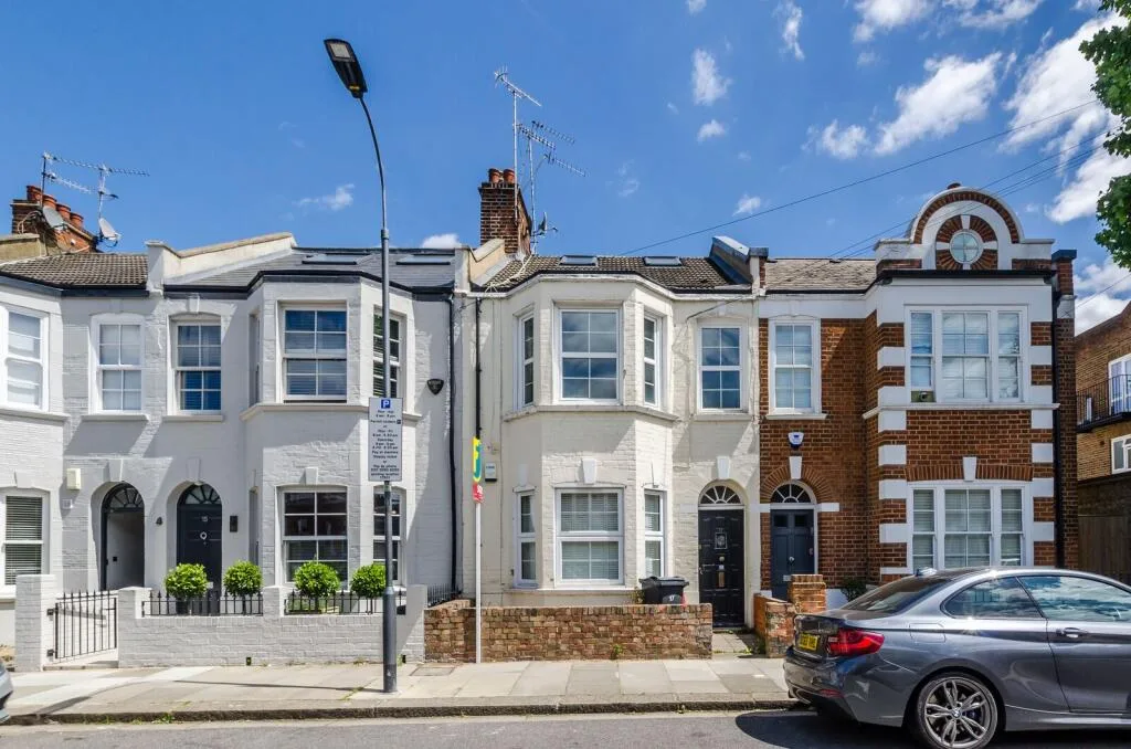 3 bedroom maisonette for rent