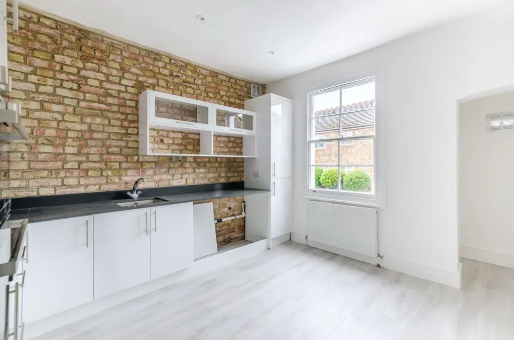 3 bedroom maisonette for rent