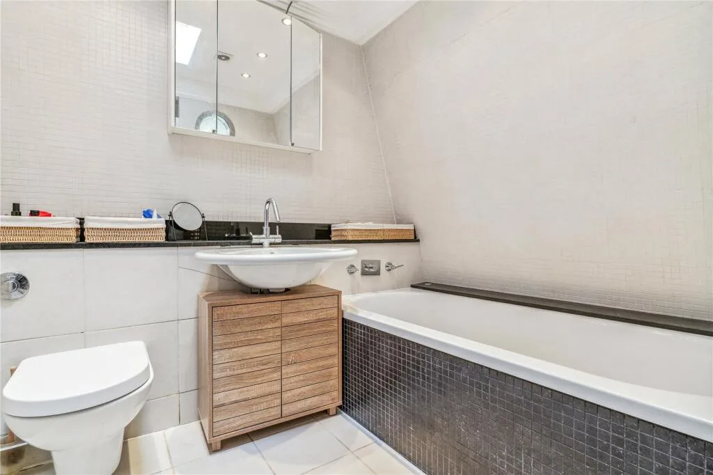 2 bedroom mews property for rent