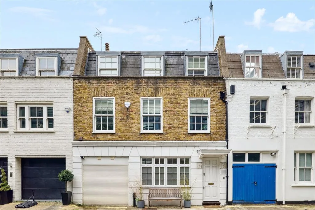 2 bedroom mews property for rent