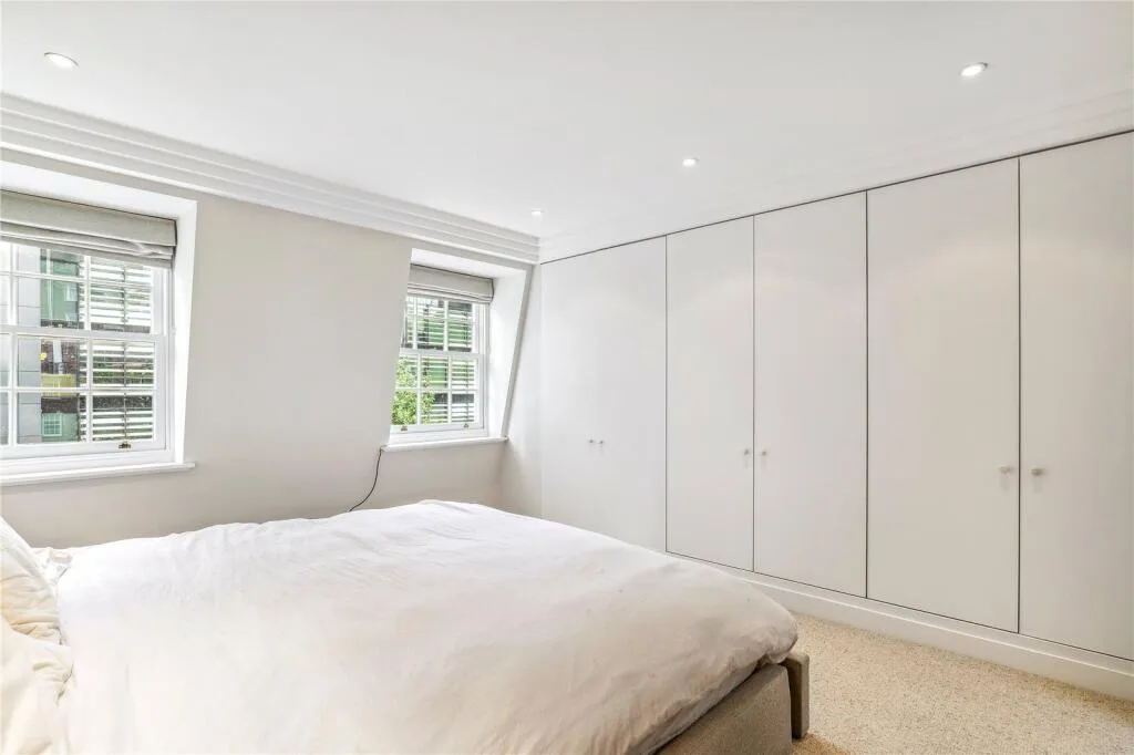 2 bedroom mews property for rent