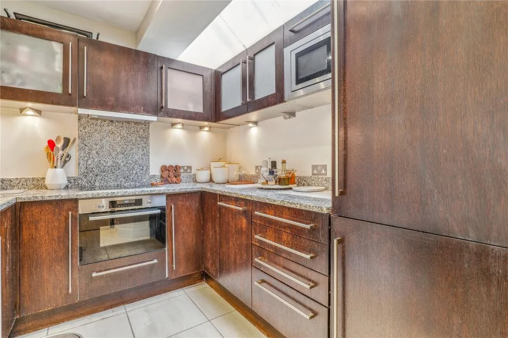 2 bedroom mews property for rent