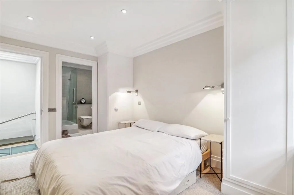 2 bedroom mews property for rent