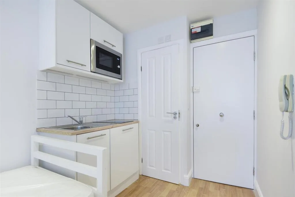 Studio flat for rent