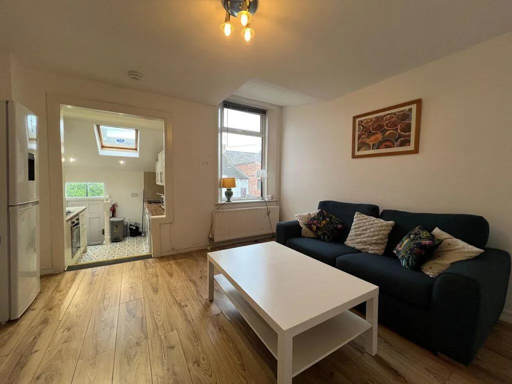 5 bedroom maisonette for rent