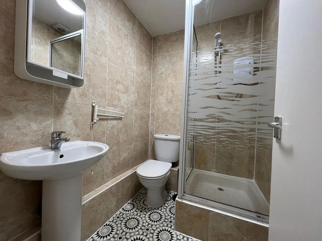 5 bedroom maisonette for rent