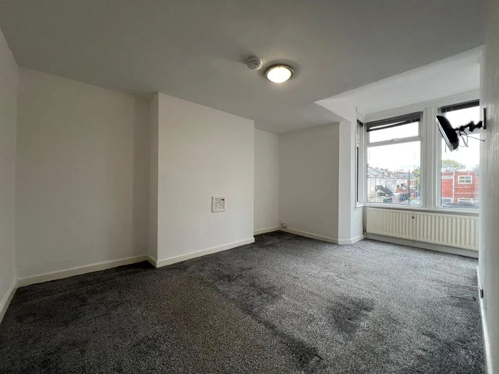 5 bedroom maisonette for rent