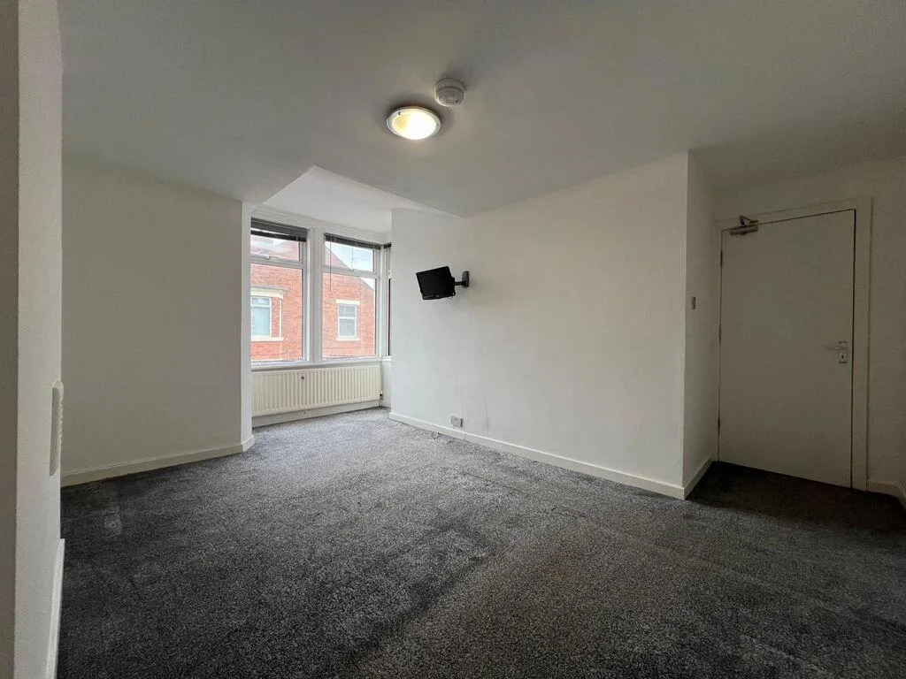5 bedroom maisonette for rent