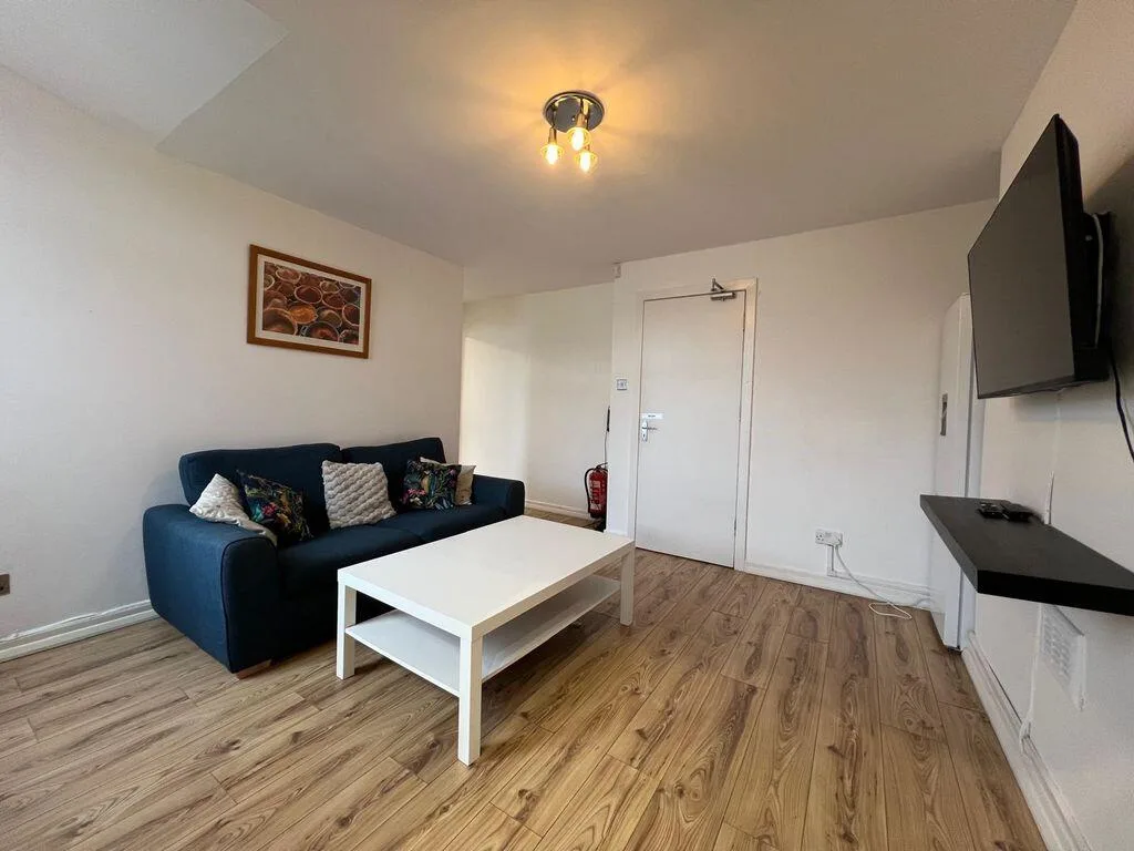 5 bedroom maisonette for rent