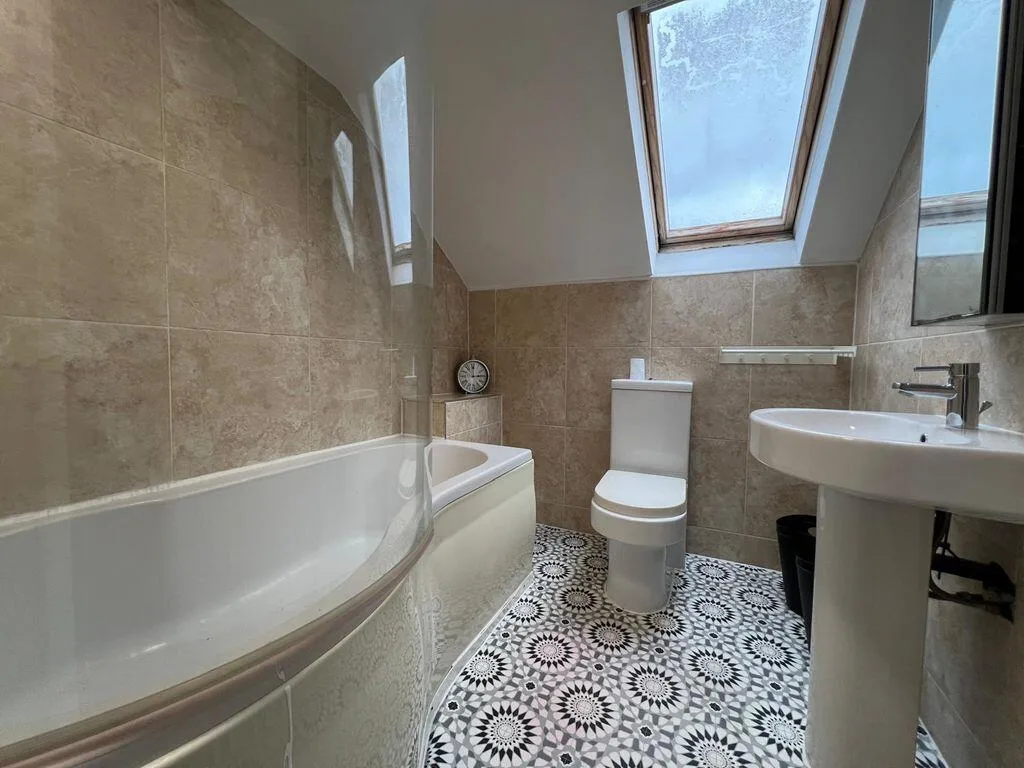5 bedroom maisonette for rent