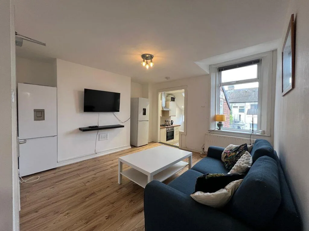 5 bedroom maisonette for rent