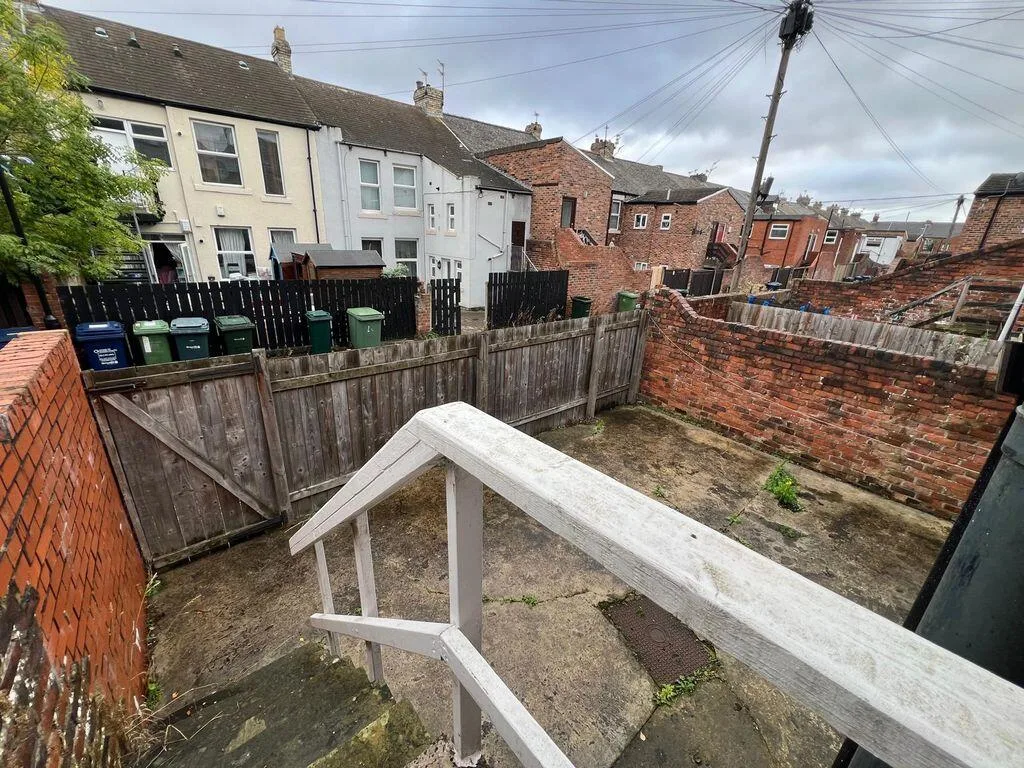 5 bedroom maisonette for rent