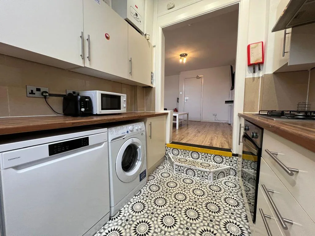 5 bedroom maisonette for rent