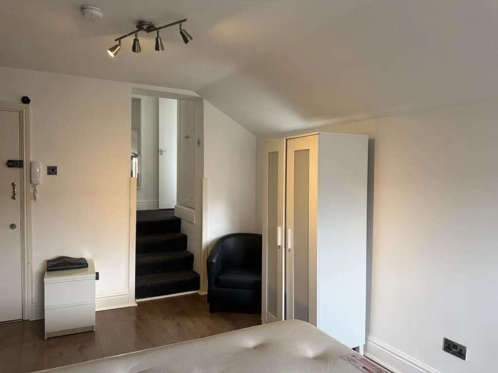 Studio flat for rent