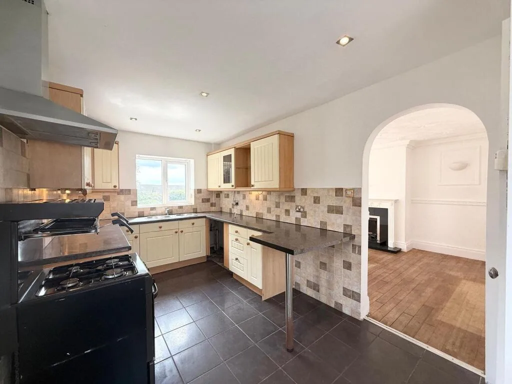 3 bedroom end of terrace house for rent