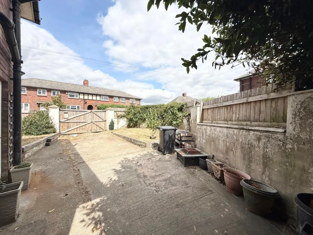 3 bedroom end of terrace house for rent