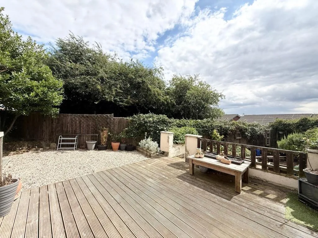 3 bedroom end of terrace house for rent