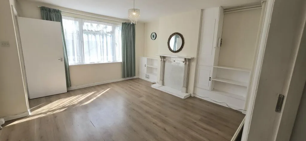 2 bedroom semi-detached house for rent