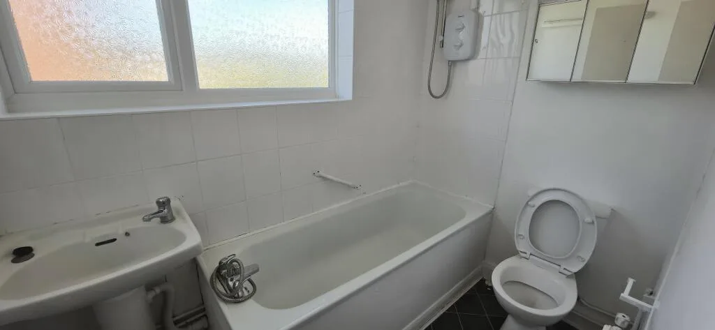 2 bedroom semi-detached house for rent