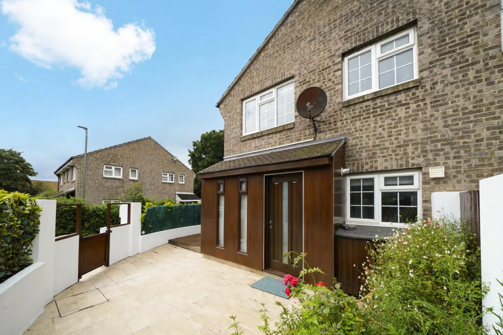 2 bedroom semi-detached house for rent
