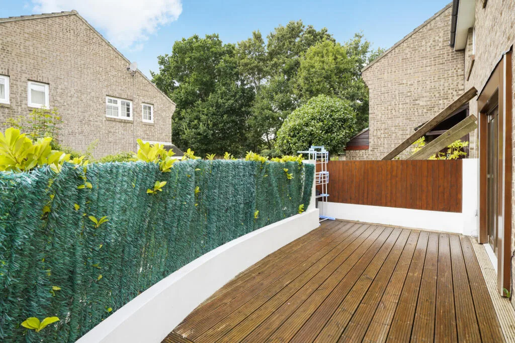 2 bedroom semi-detached house for rent