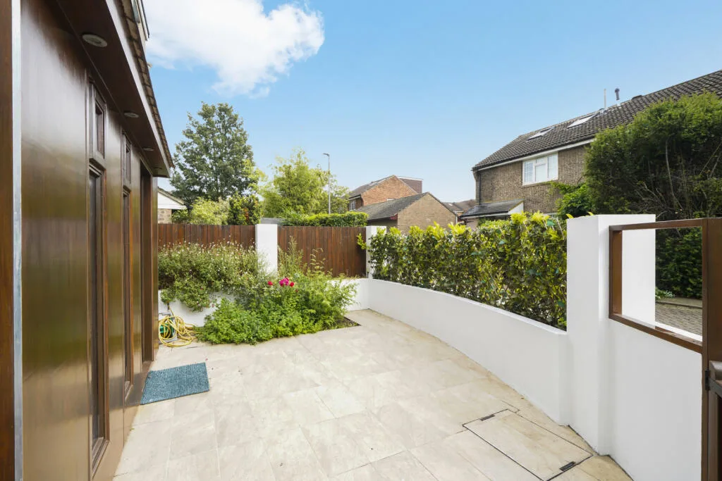 2 bedroom semi-detached house for rent