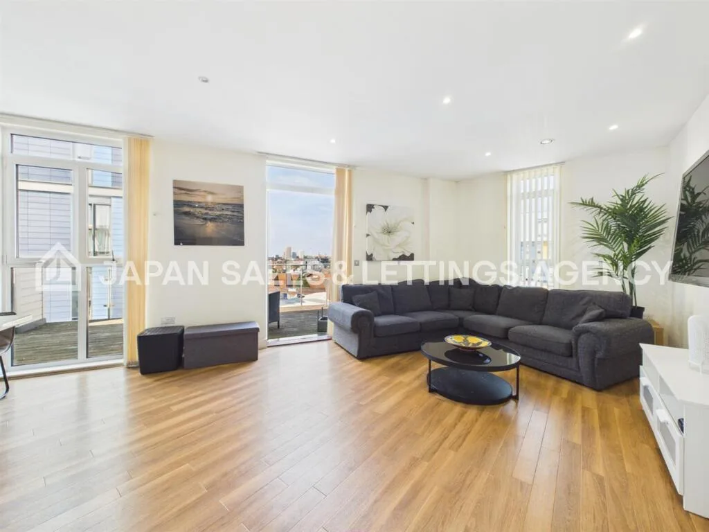 3 bedroom flat for rent