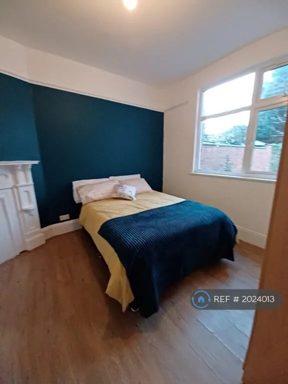 6 bedroom semi-detached house for rent