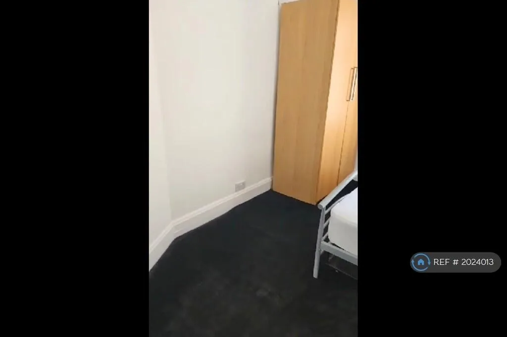 6 bedroom semi-detached house for rent
