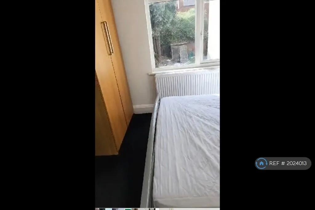 6 bedroom semi-detached house for rent