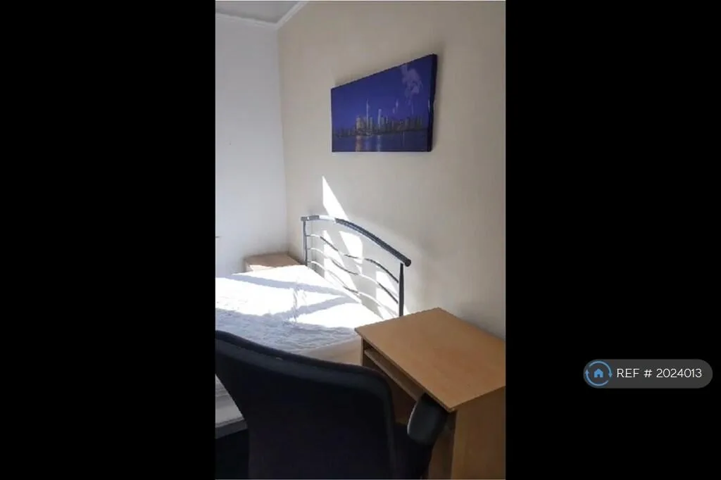 6 bedroom semi-detached house for rent