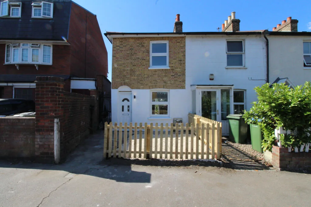 2 bedroom end of terrace house for rent