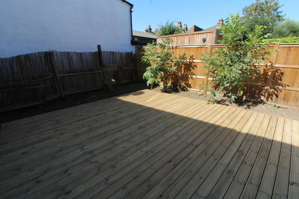 2 bedroom end of terrace house for rent