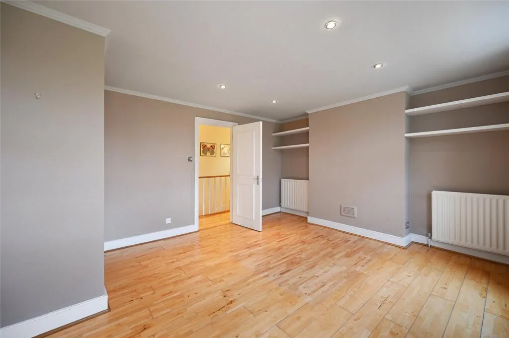 2 bedroom maisonette for rent