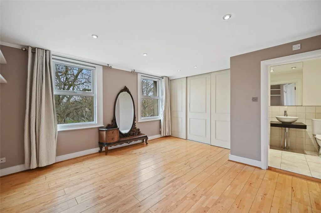 2 bedroom maisonette for rent