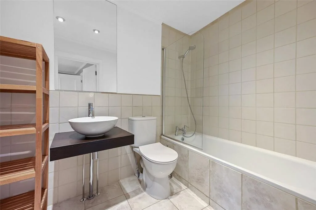 2 bedroom maisonette for rent