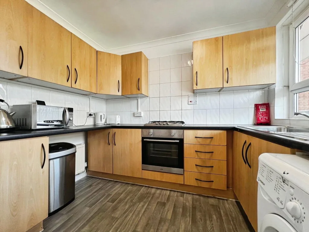 3 bedroom maisonette for rent