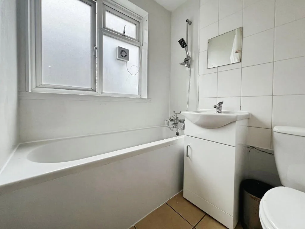 3 bedroom maisonette for rent