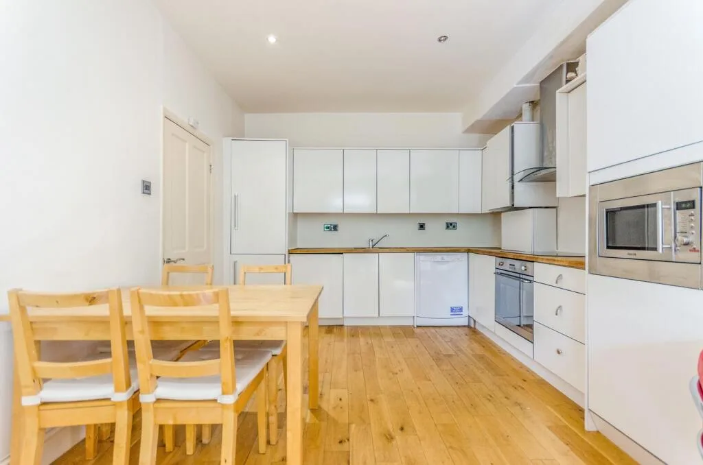 3 bedroom flat for rent