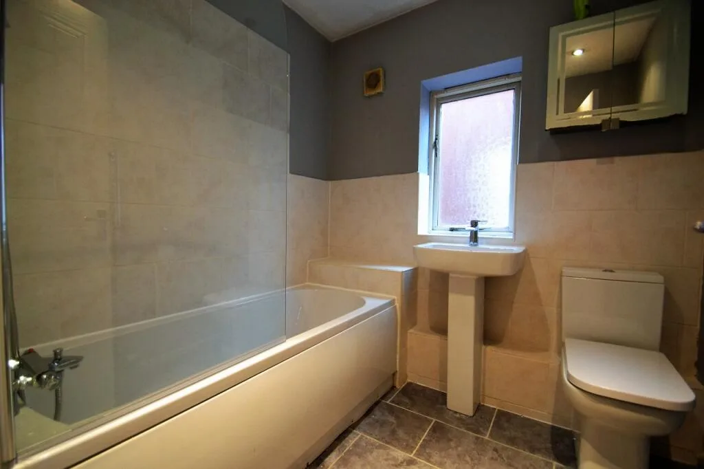 End of terrace house for rent