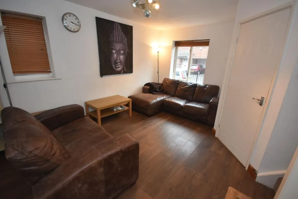 End of terrace house for rent