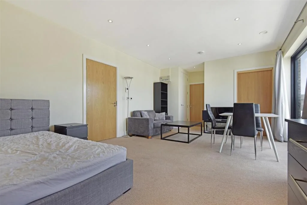 Studio flat for rent