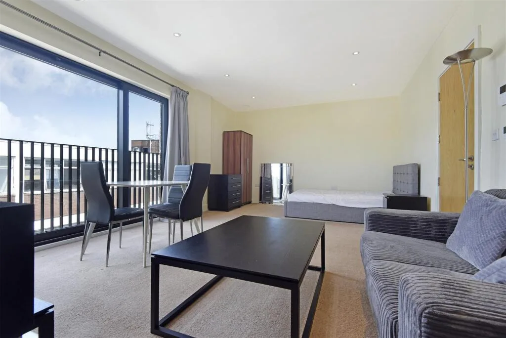 Studio flat for rent