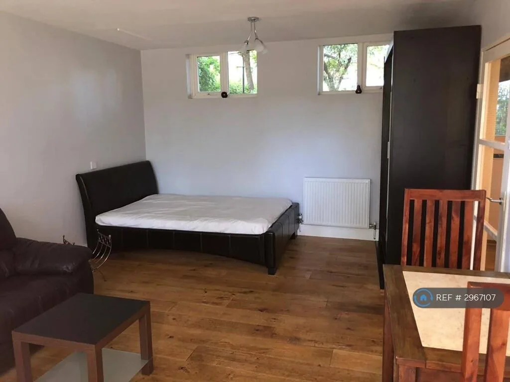 Studio flat for rent