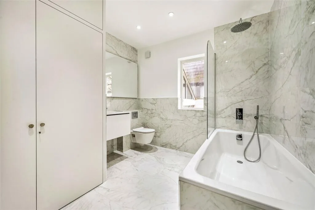 5 bedroom terraced house for rent